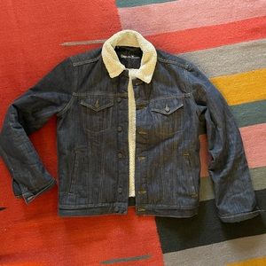 Men’s Sherpa lined denim trucker jacket